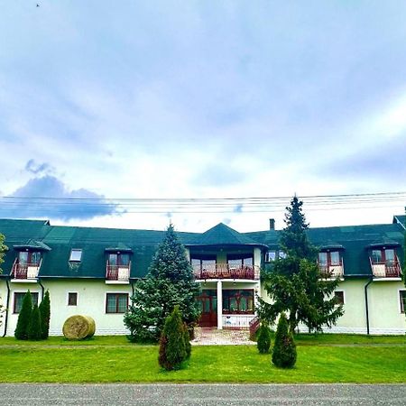Eden Panzio Aparthotel บุค ภายนอก รูปภาพ