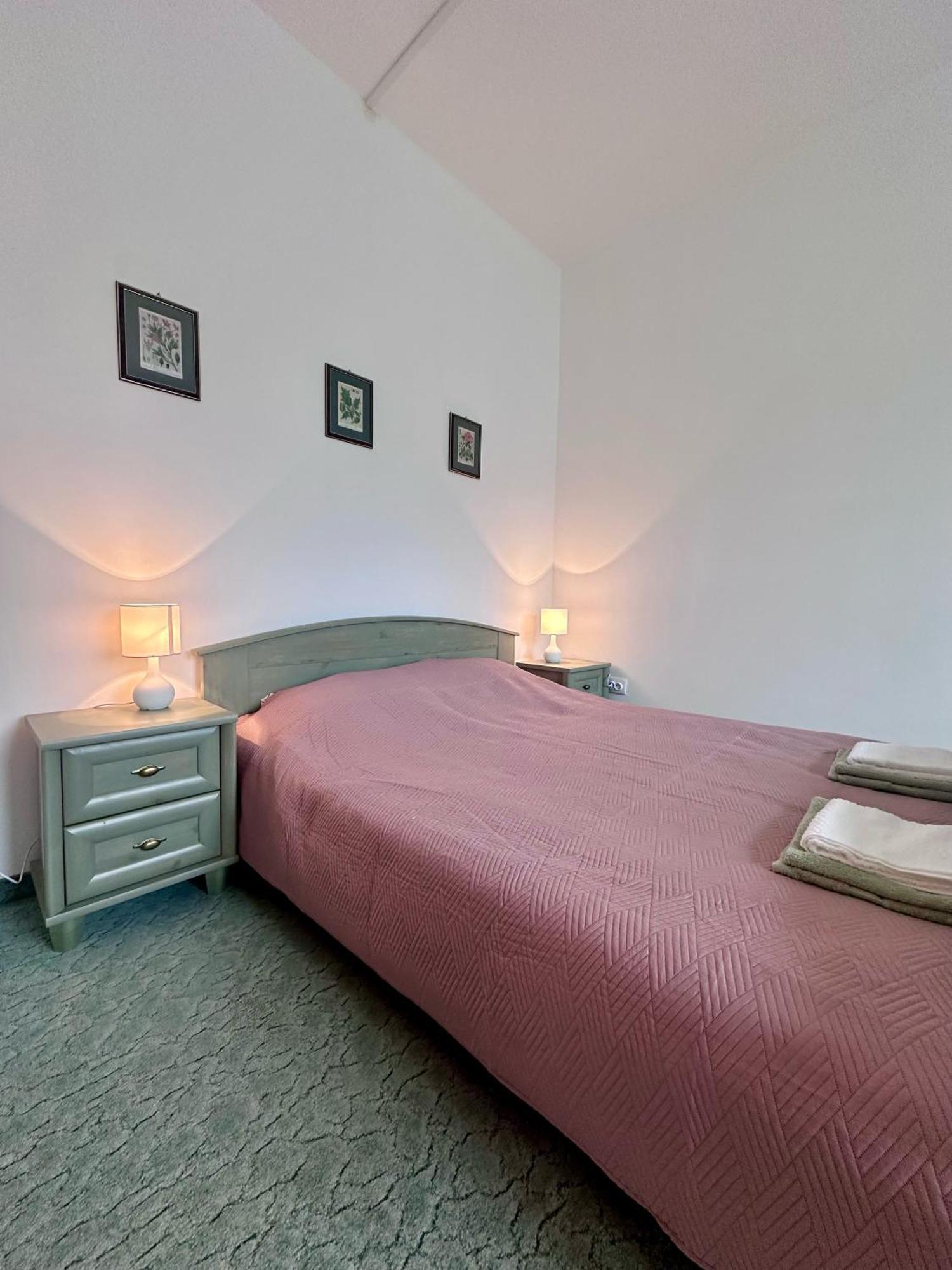 Eden Panzio Aparthotel บุค ภายนอก รูปภาพ