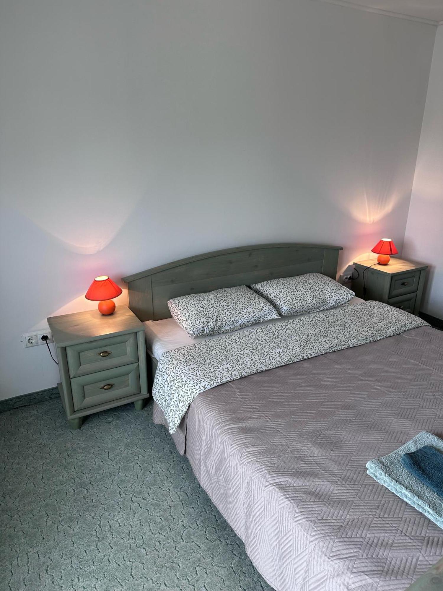 Eden Panzio Aparthotel บุค ภายนอก รูปภาพ