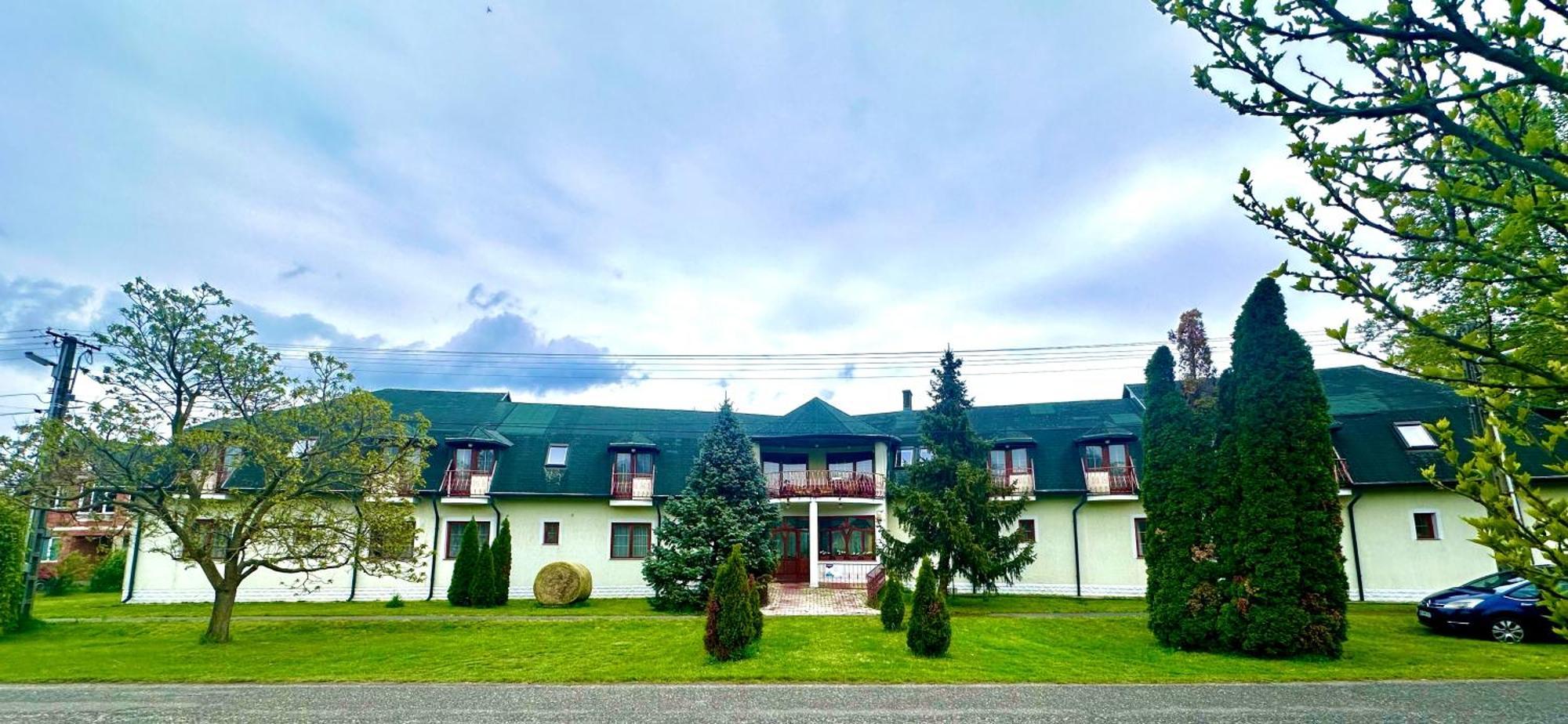 Eden Panzio Aparthotel บุค ภายนอก รูปภาพ