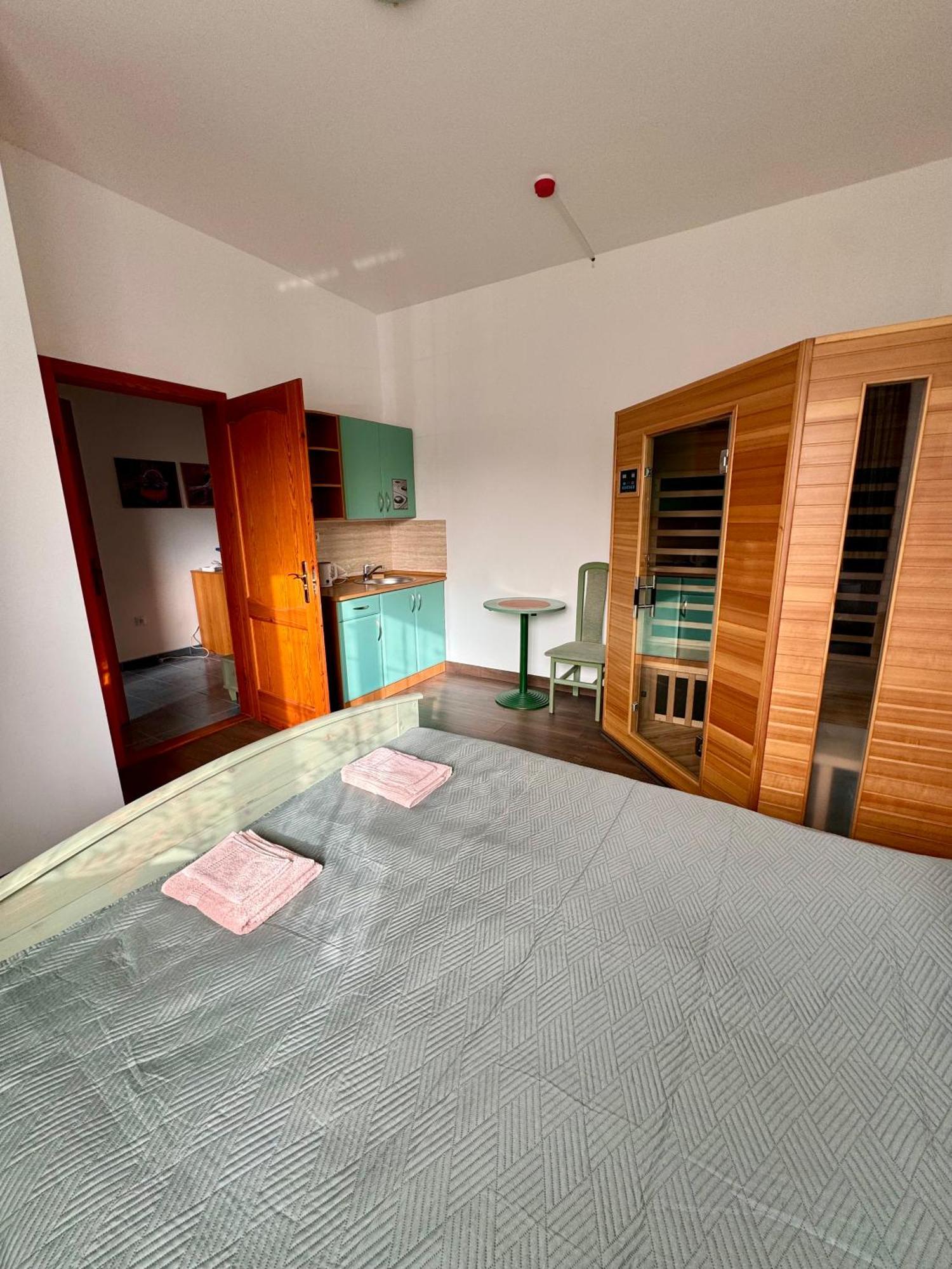 Eden Panzio Aparthotel บุค ภายนอก รูปภาพ