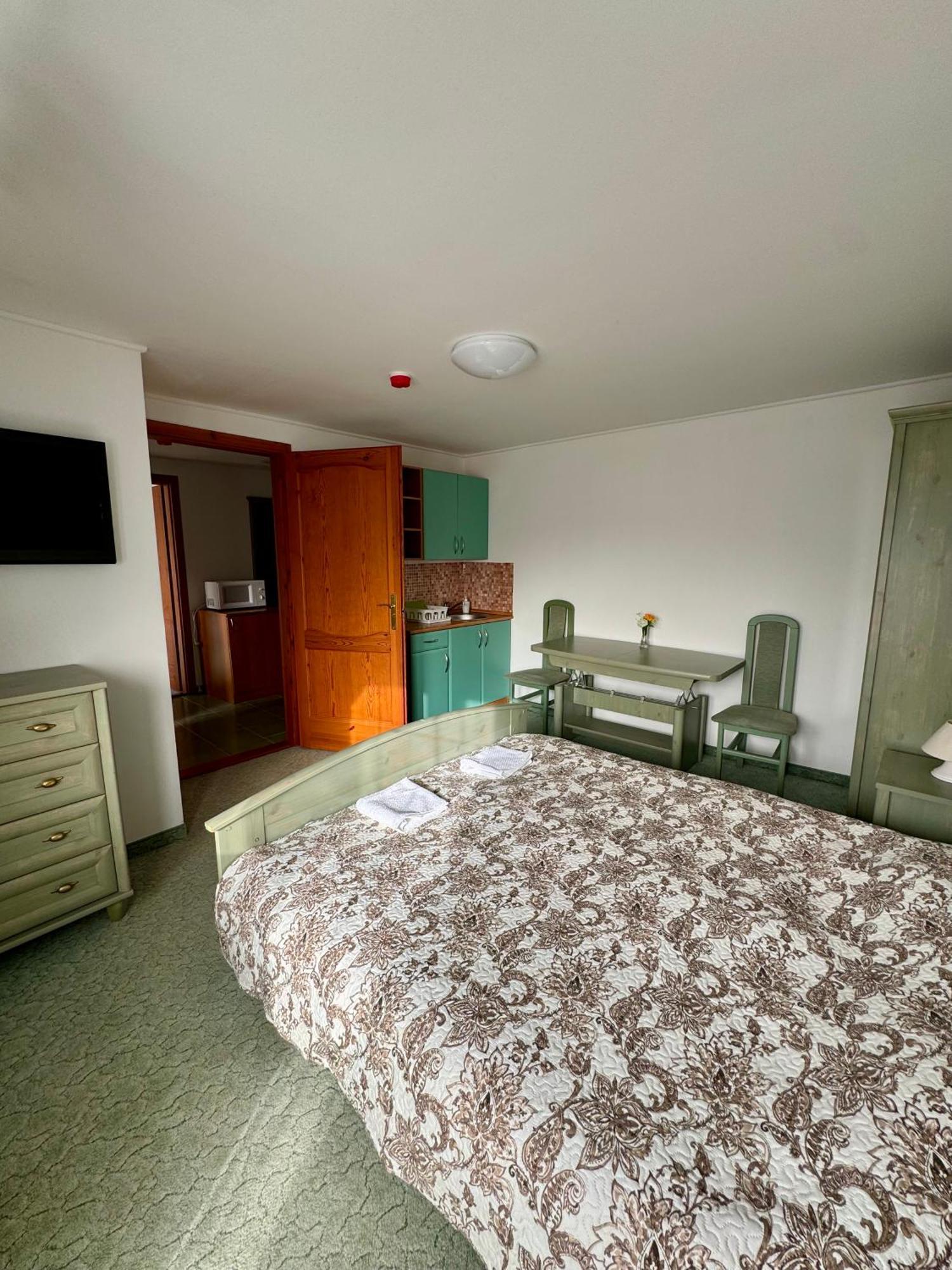 Eden Panzio Aparthotel บุค ภายนอก รูปภาพ