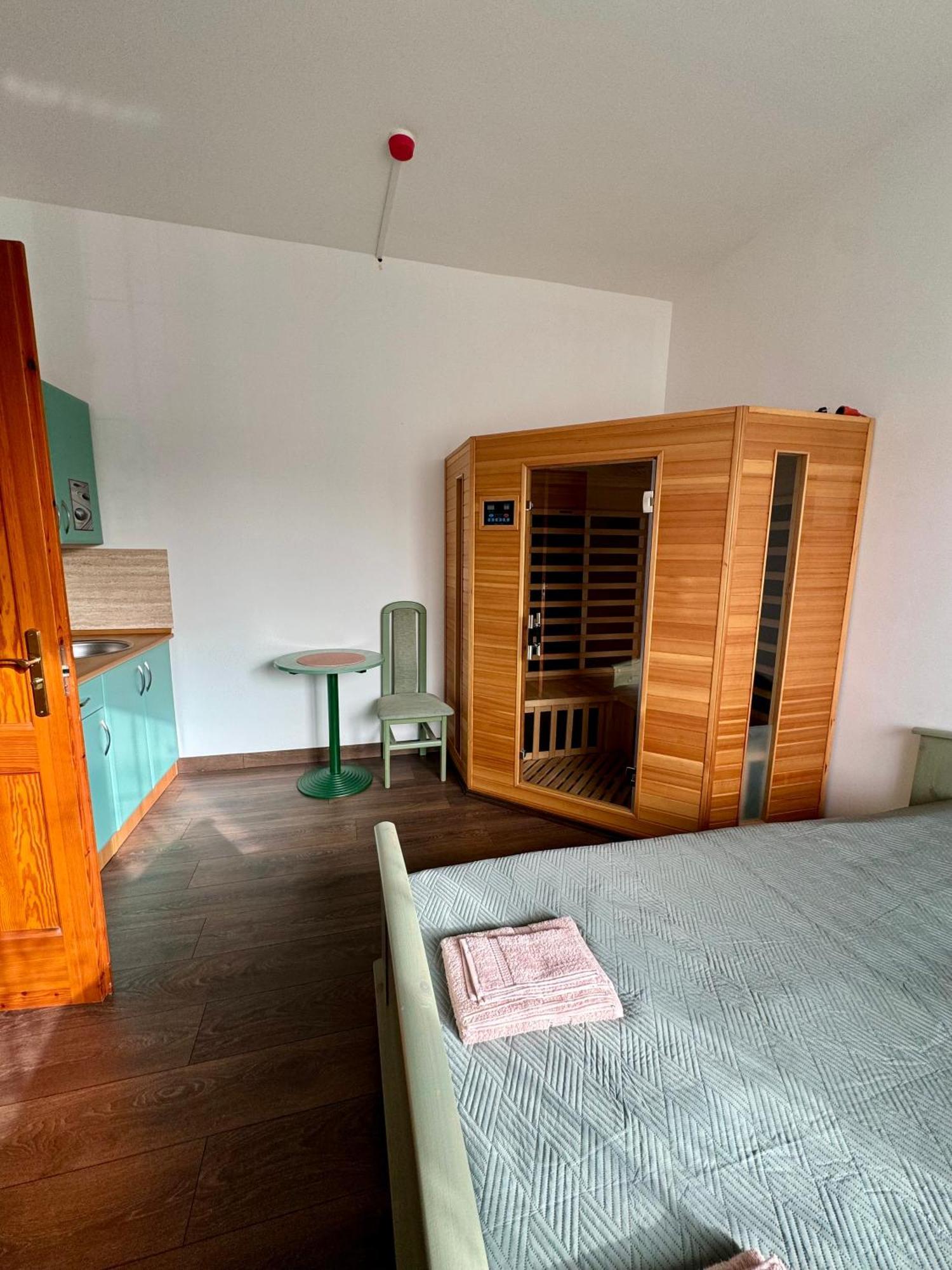 Eden Panzio Aparthotel บุค ภายนอก รูปภาพ