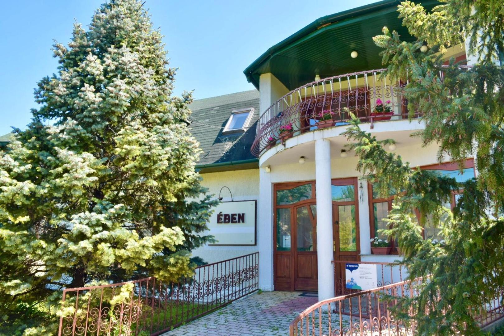 Eden Panzio Aparthotel บุค ภายนอก รูปภาพ